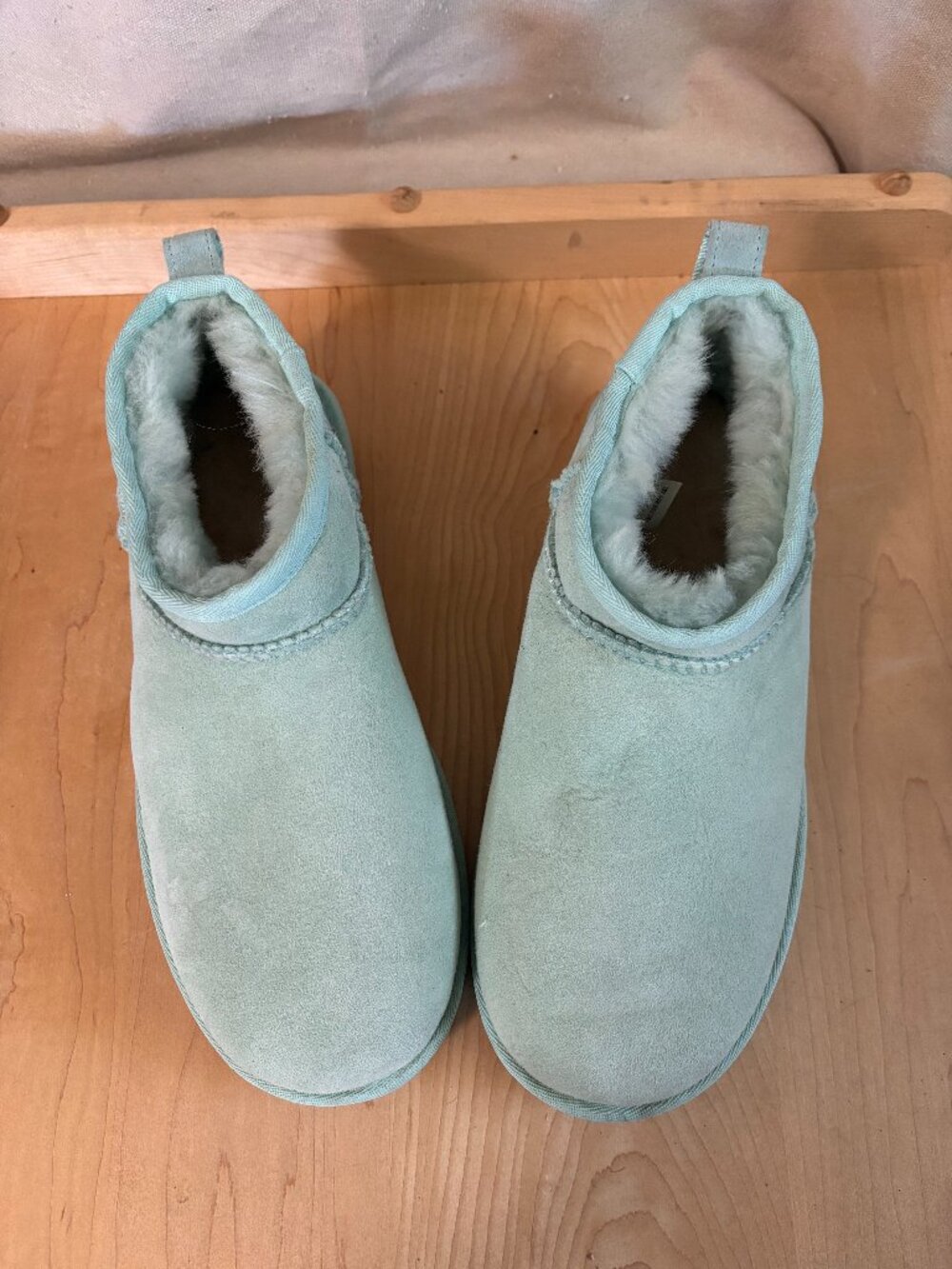 Adorable Like New Light Aqua Shorty Uggs - So Comfy!